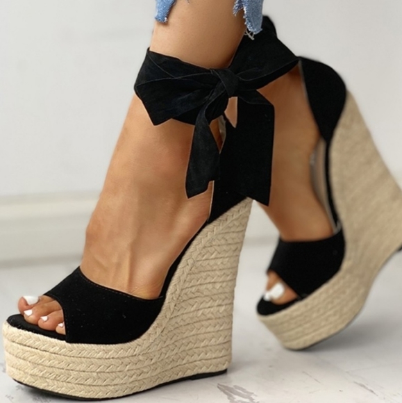 Only the cutest black wedges every - Picture 4 of 4